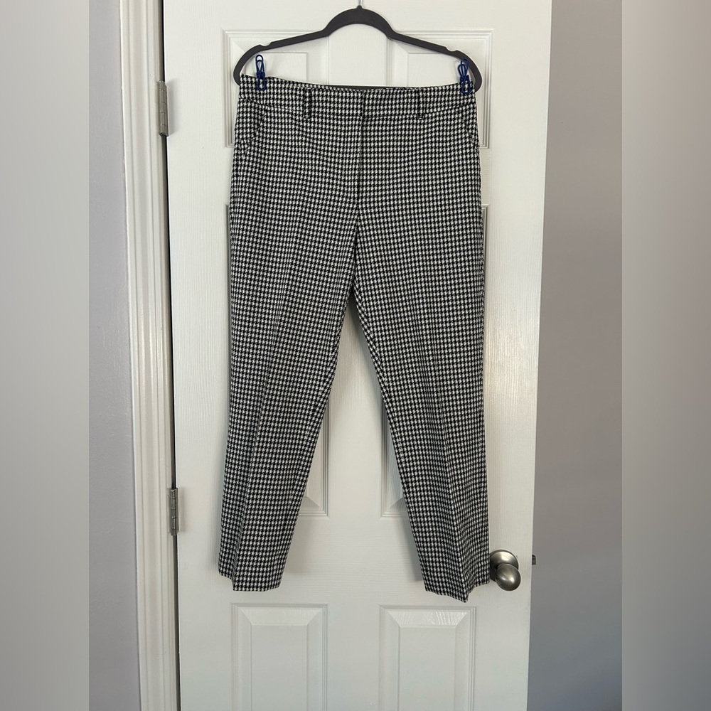 White House Black Market Black and White Ankle Cropped Pants New without Tag